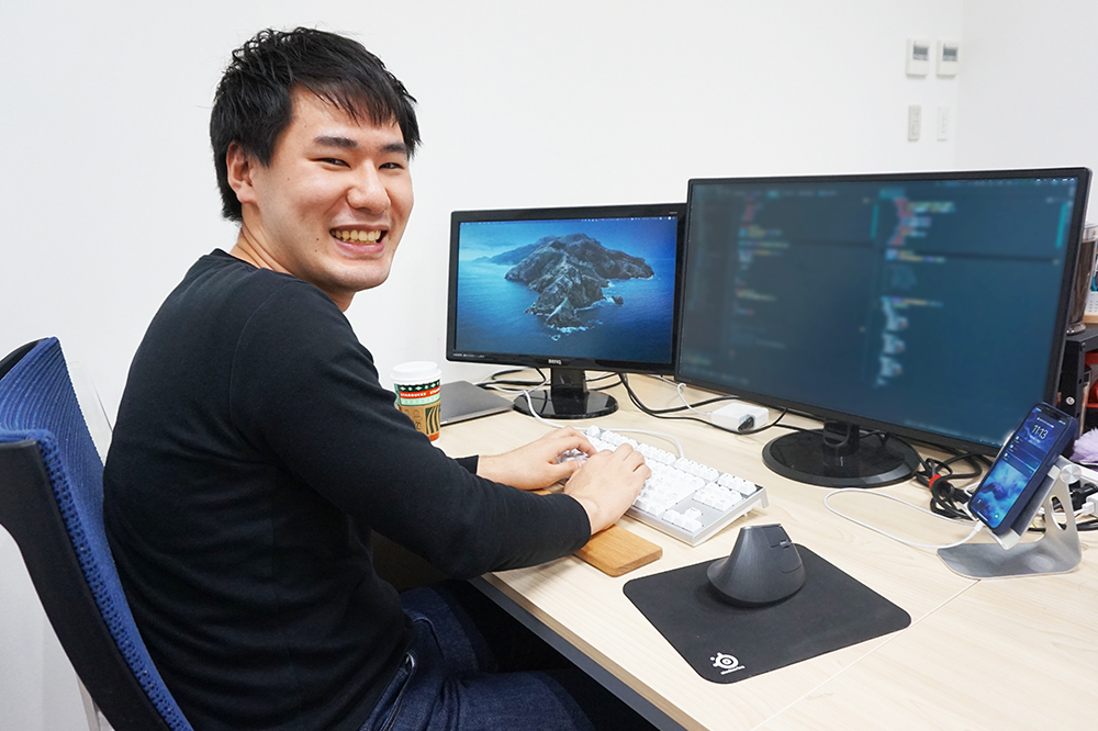 夛田がキーボードを使う様子